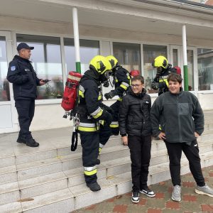 Exercițiul de evacuare a mobilizat întreaga școală